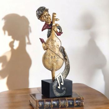 АРТ ФИГУРА ВИОЛОНЧЕЛИСТ - НОТИ И ПЕТОЛИНИЯ