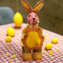 ДЕКОРАЦИЯ ЗАЕК / МОМИЧЕ / 45СМ - ЗЕБЛО И КОНОП