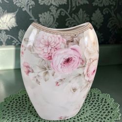 ПОРЦЕЛАНОВА ВАЗА В ПОДАРЪЧНА КУТИЯ - НЕЖНИ  РОЗИ   
