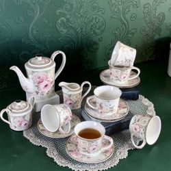 СЕРВИЗ ЗА ЧАЙ / 6 чаши и чинии, кана, захарница, каничка за мляко /  - НЕЖНИ РОЗИ
