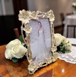 СВАТБЕНА РАМКА СЪС СЕДЕФЕНИ ЦВЕТЯ И КАМЪНИ - НЕЗАБРАВИМИЯТ ДЕН