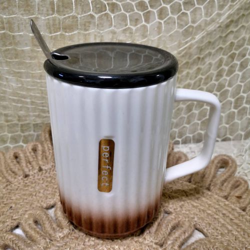 ЧАША С ЛЪЖИЧКА И КАПАЧЕ ЗА ЗАПАРКА НА ЧАЙ