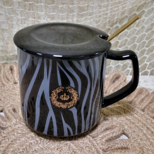 ЧАША С ЛЪЖИЧКА И КАПАЧЕ - ЦВЕТНА ЗЕБРА