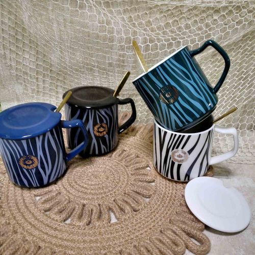 ЧАША С ЛЪЖИЧКА И КАПАЧЕ - ЦВЕТНА ЗЕБРА