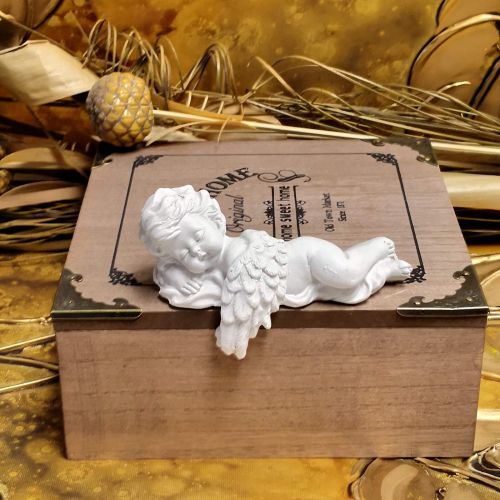 Спящо ангелче