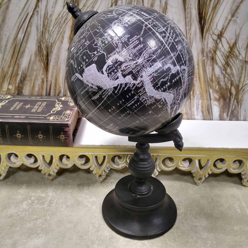 НАСТОЛНА ДЕКОРАЦИЯ ГЛОБУС