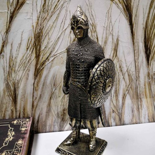 ФИГУРА РИЦАР -ДОСПЕХИ И СЛАВА