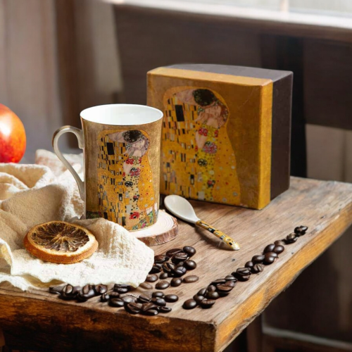 ПОРЦЕЛАНОВА ЧАША С ЛЪЖИЧКА -ЦЕЛУВКАТА НА ГУСТАВ КЛИМТ