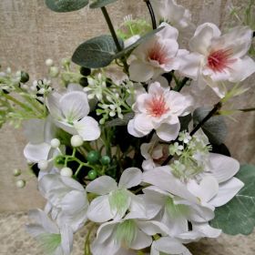 БУКЕТЧЕ В БЯЛО