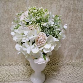 НЕЖЕН БУКЕТ ОТ ИЗКУСТВЕНИ ЦВЕТЯ