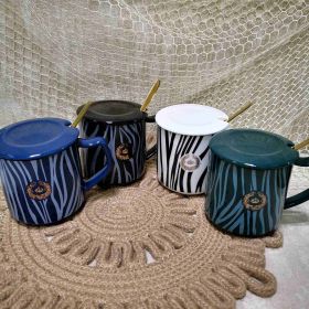 ЧАША С ЛЪЖИЧКА И КАПАЧЕ - ЦВЕТНА ЗЕБРА