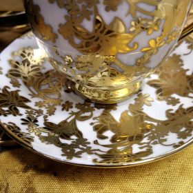 СЕРВИЗ ЗА КАФЕ И ЧАЙ / 6 чаши + 6 чинийки / - ЗЛАТНИ ЛИЛИУМИ