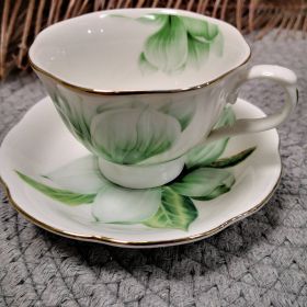 СЕРВИЗ ЗА КАФЕ / 6 ЧАШИ И 6 ЧИНИЙКИ / - УХАНИЕ НА СВЕЖЕСТ