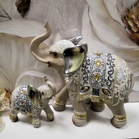 ФИГУРА СЛОН - БЕЛИ ПЯСЪЦИ