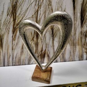 ДЕКОРАЦИЯ СЪРЦЕ - ЛЮБОВ И МИЛОСЪРДИЕ