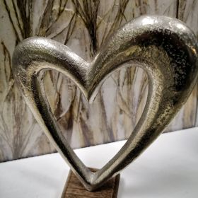 ДЕКОРАЦИЯ СЪРЦЕ - ЛЮБОВ И МИЛОСЪРДИЕ