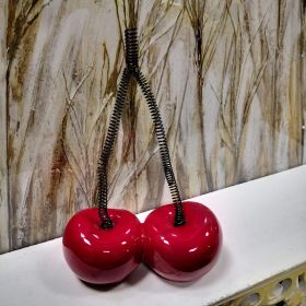 ФИГУРА ЧЕРВЕНИ ЧЕРЕШИ - ЧЕРЕШКАТА НА ТОРТАТА