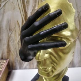 ФИГУРА ЛИЦЕ - ЗАТВОРИ ОЧИ ПРЕД ЗЛОТО