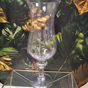 СТЪКЛЕНА ВАЗА НА СТОЛЧЕ  - ПРОЗРАЧНИ ПРОСТРАНСТВА