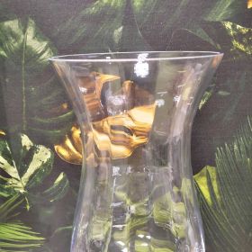 СТЪКЛЕНА ВАЗА НА СТОЛЧЕ  - ПРОЗРАЧНИ ПРОСТРАНСТВА