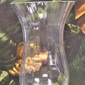 СТЪКЛЕНА ВАЗА НА СТОЛЧЕ  - ПРОЗРАЧНИ ПРОСТРАНСТВА