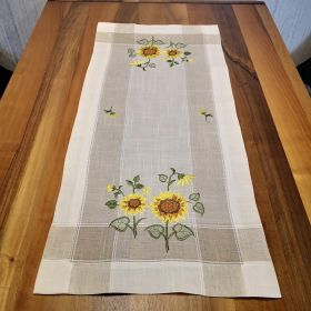 КАРЕ С БРОДЕРИЯ 40см*90см - СЛЪНЧОГЛЕДОВИ ПОЛЯ