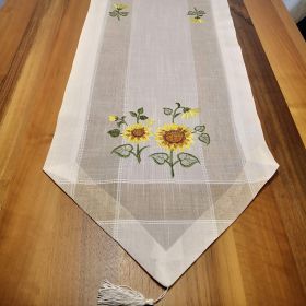 КАРЕ / РЪНЪР С БРОДЕРИЯ 40см*180см - СЛЪНЧОГЛЕДОВИ ПОЛЯ