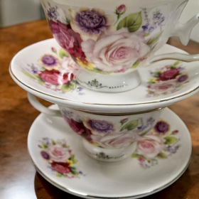 СЕРВИЗ ЗА КАФЕ / ЧАЙ  6 ЧАШИ И 6 ЧИНИЙКИ - РОЗОВА ГРАДИНА