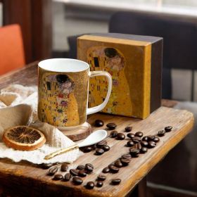 ПОРЦЕЛАНОВА ЧАША С ЛЪЖИЧКА -ЦЕЛУВКАТА НА ГУСТАВ КЛИМТ