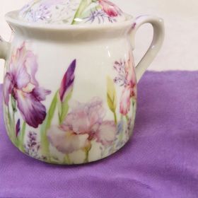 КОМПЛЕКТ ОТ ЗАХАРНИЦА И КАНИЧКА ЗА МЛЯКО - ПРИЯТЕЛСТВОТО НА ИРИСА