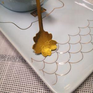 КОМПЛЕКТ ОТ ЧАША , ЧИНИЙКА И ЛЪЖИЧКА - ЧАНТА ЗА БАЛА / светло синя /