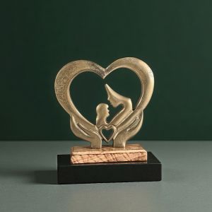 АРТ СТАТУЕТКА ДЪРВО И МЕТАЛ - НЕЖНОСТ В МАЙЧИНА ПРЕГРЪДКА