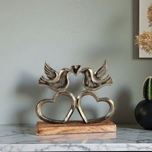 АРТ СТАТУЕТКА ДЪРВО И МЕТАЛ - ВЕЧНОСТТА НА ЛЮБОВТА