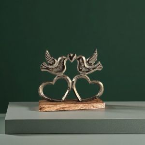 АРТ СТАТУЕТКА ДЪРВО И МЕТАЛ - ВЕЧНОСТТА НА ЛЮБОВТА