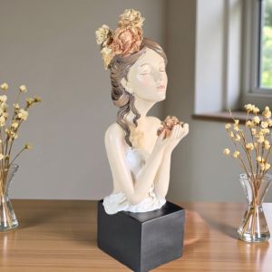 ФИГУРА ЖЕНА - КРАЛИЦА НА ЦВЕТЯТА