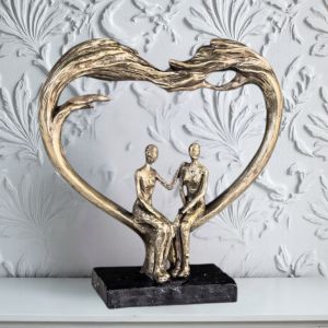 АРТ СТАТУЕТКА - ЛЮБОВТА Е ПО-СИЛНА ОТ ВСИЧКО