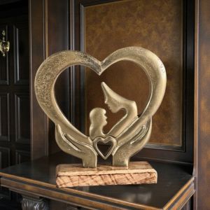 АРТ СТАТУЕТКА ДЪРВО И МЕТАЛ - НЕЖНОСТ В МАЙЧИНА ПРЕГРЪДКА