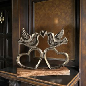 АРТ СТАТУЕТКА ДЪРВО И МЕТАЛ - ВЕЧНОСТТА НА ЛЮБОВТА