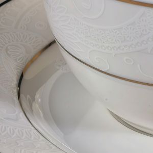 ЛУКСОЗЕН СЕРВИЗ ЗА КАФЕ / ЧАЙ 6 чаши+6 чинийки - БЯЛА НЕЖНОСТ